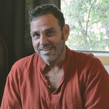 Etai - Clinical Hypnotherapist & Psychotherapist | Anxiety & Trauma Specialist